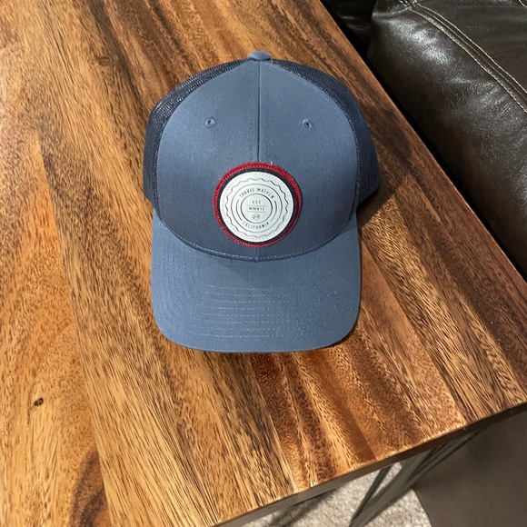 Travis Mathew snap back. Excellent condition - Picture 1 of 3